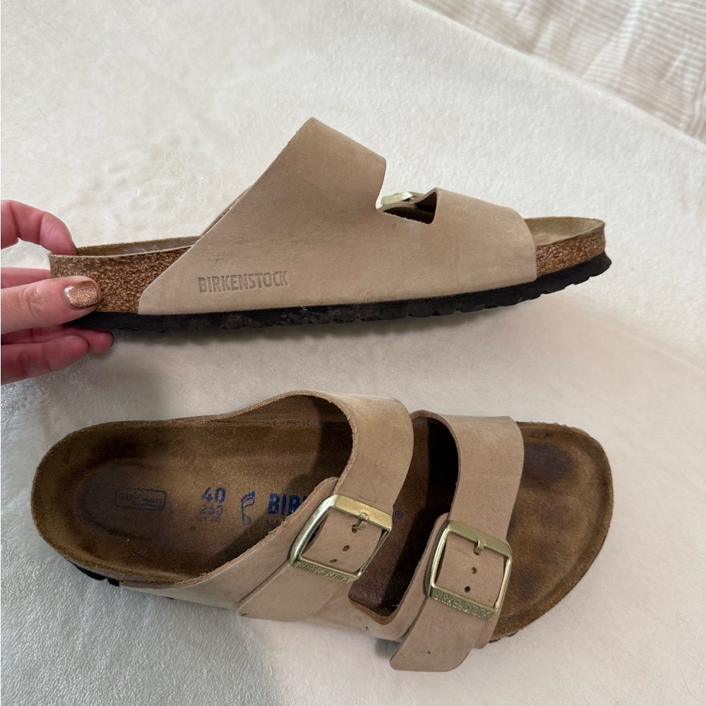 Birkenstock Tan Sandals with Gold Buckles - Picture 4 of 6